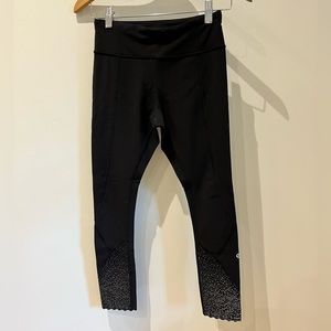 Lululemon reflective scalloped leggings, size 4